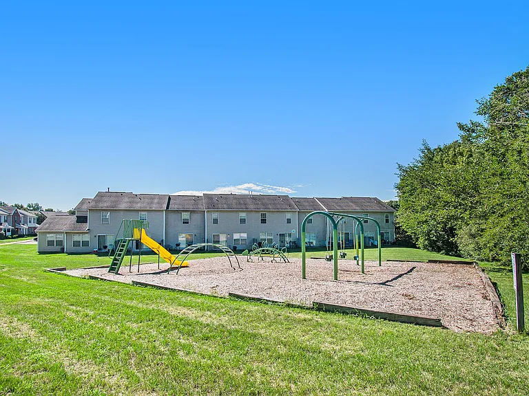 Savannah Trace Townhomes — Photo 16
