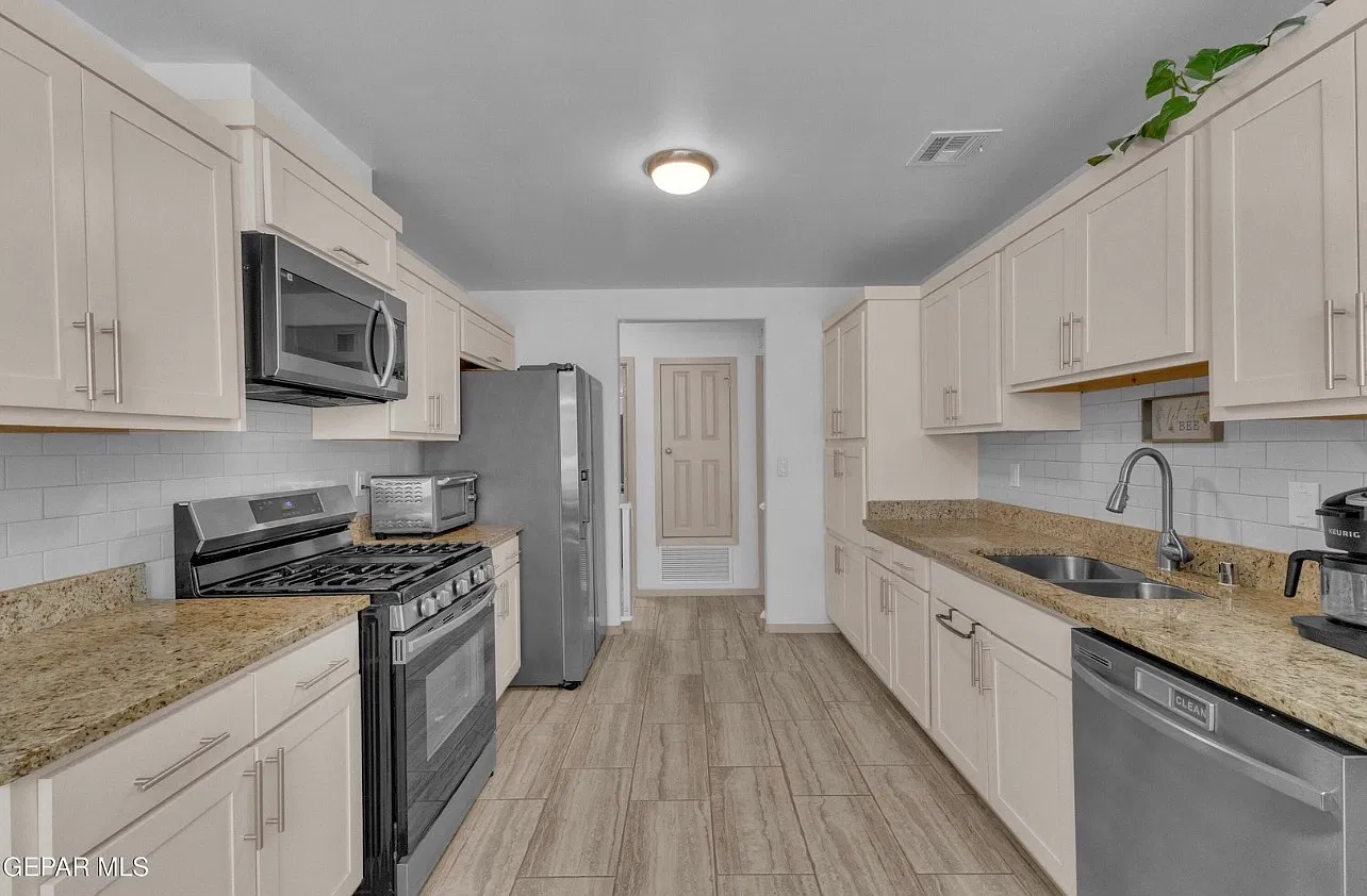 4 bed, 1520 sqft, $1,950 — Photo 4