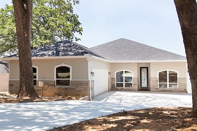 1st image of 121 Tanglewood Loop