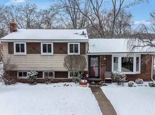 27827 W Nine Mile Rd, Farmington Hills, MI 48336