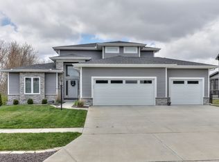 1105 Cascade Dr, Savoy, IL 61874