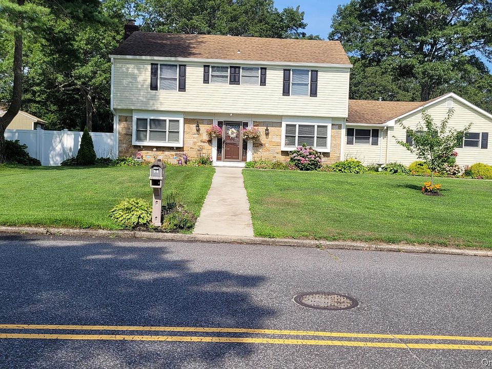 1st image of 98 Wedgewood Drive
