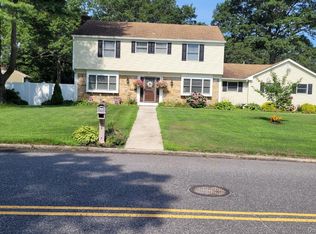 98 Wedgewood Dr, Coram, NY 11727