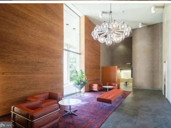 210 Locust St #8EW, Philadelphia, PA 19106