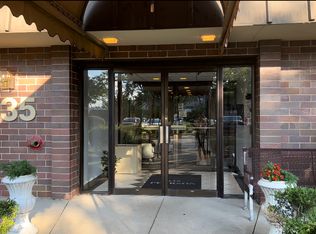 835 Pearson St APT 210, Des Plaines, IL 60016