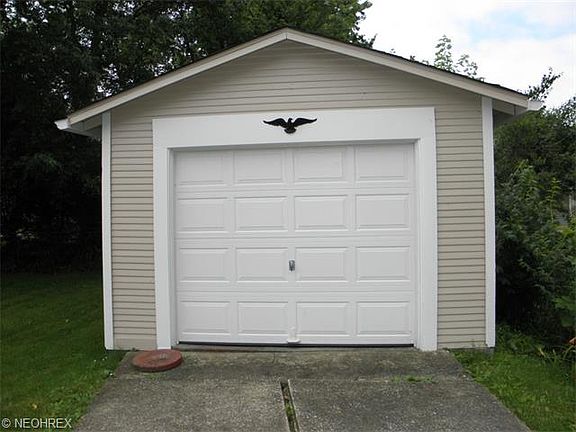 3rd image of 2330 Windemere Ave