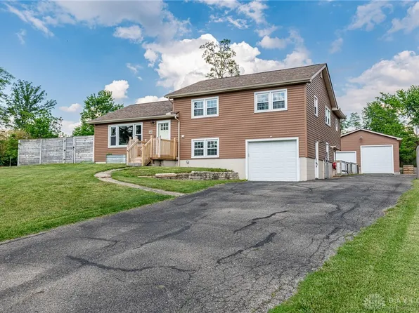 2408 Rollingview Dr, Dayton, OH 45431