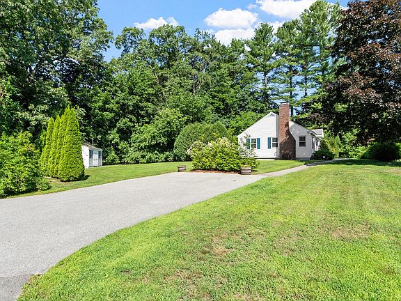 3rd image of 68 Oak Hill Rd