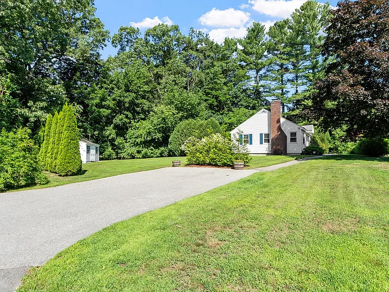 68 Oak Hill Rd — Photo 3