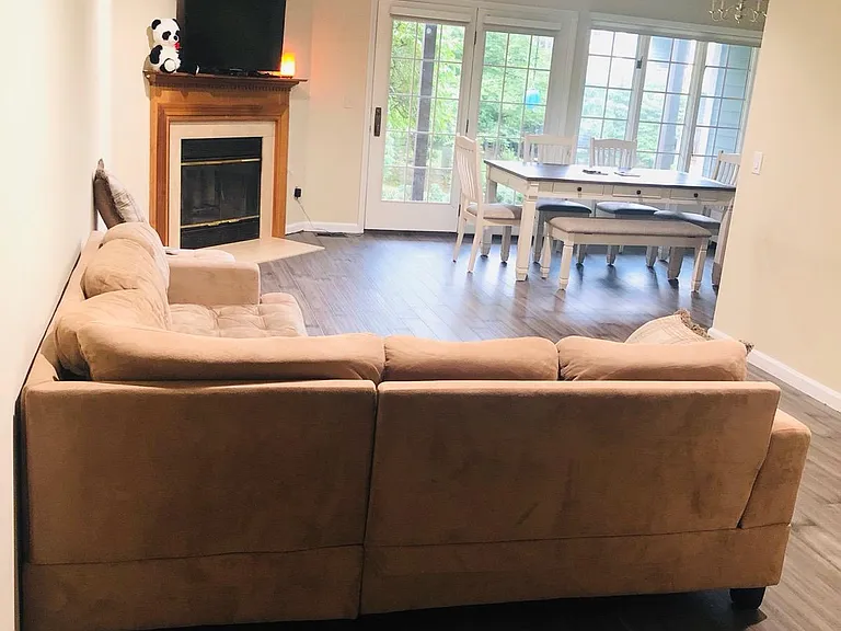 166 Surrey Ct #166 — Photo 31