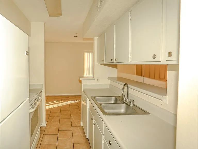 2835 Winkler Ave #216 — Photo 7
