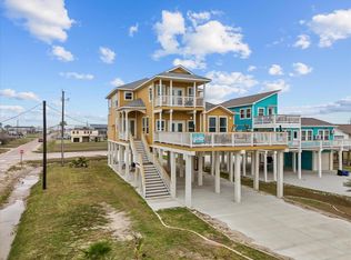 1018 Seashell Dr, Freeport, TX 77541