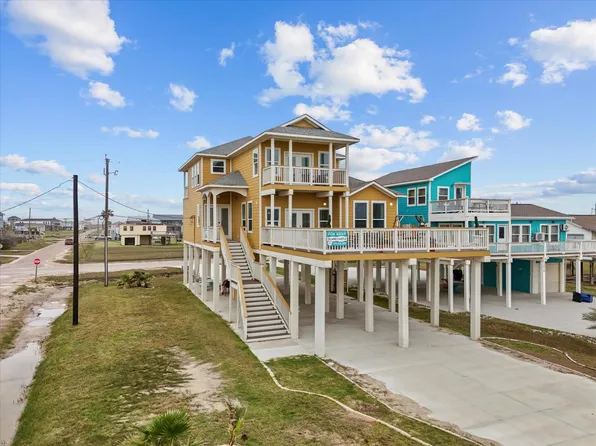 1018 Seashell Dr, Freeport, TX 77541