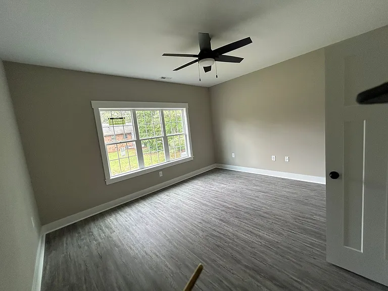 100 Nora Ln — Photo 27