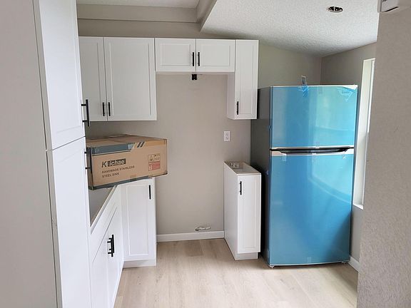 2nd image of 424 N Kentucky Ave #424