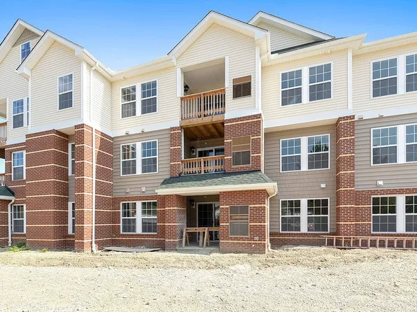 23002 Chandlers Ln APT 217, Olmsted Falls, OH 44138