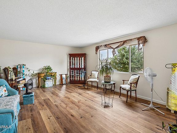 5th image of 1114 E 9TH Place