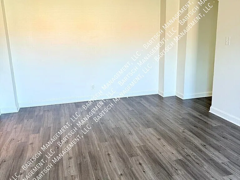 7833 W Becher St #18 — Photo 5