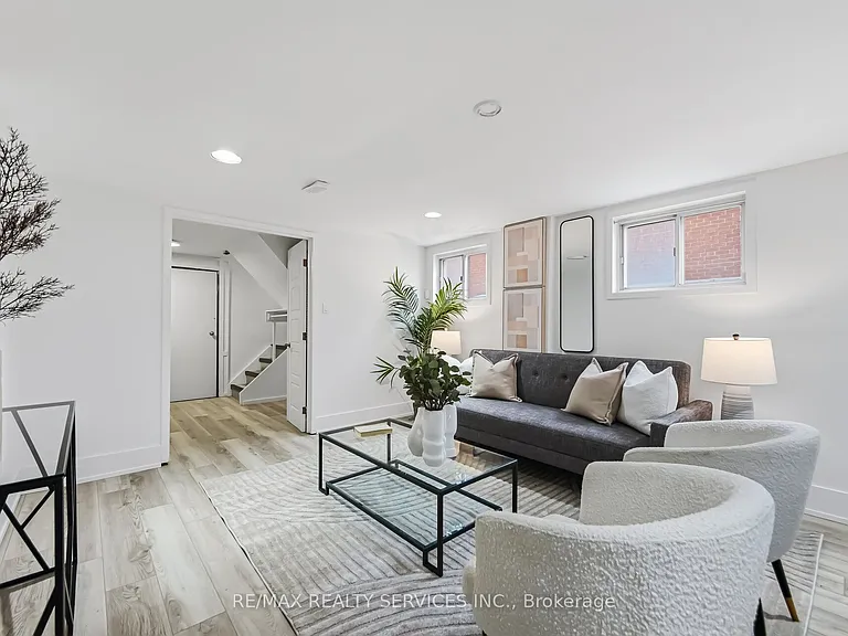 6 Bonnyview Dr #LOWER — Photo 8