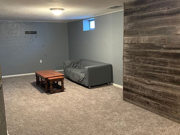 5th image of 632 Hattie Ln