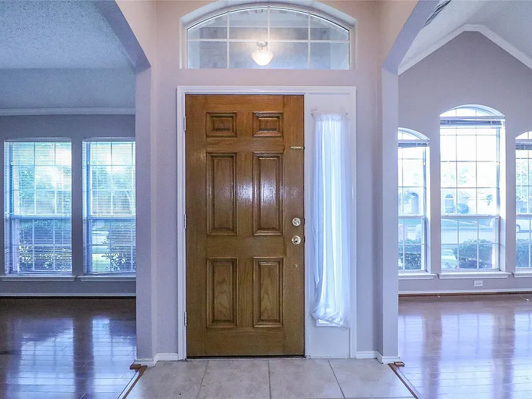 10613 Brandenberg Dr — Photo 2