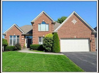 1 Steinway Ct, Williamsville, NY 14221