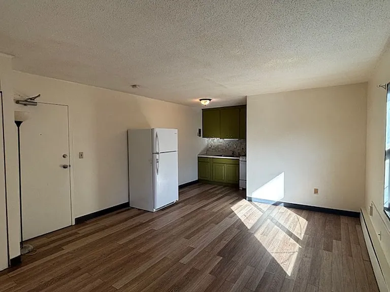 405 Fairview Ave N — Photo 3