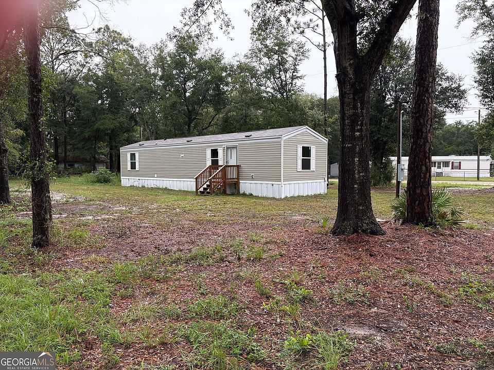 1st image of 24 Robin Ln E