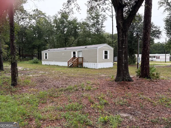 24 Robin Ln E, Jesup, GA 31545