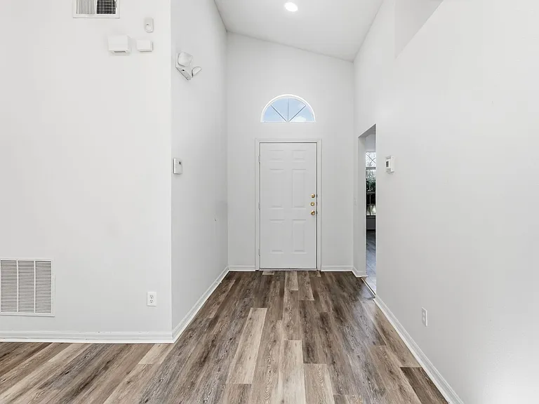 210 Pine Cone Dr — Photo 6