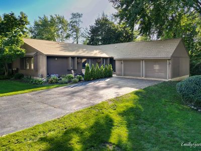 828 Brook Village Dr, Holland, MI, 49423