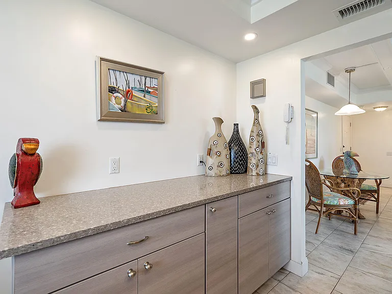 225 Beach Rd #401 — Photo 18