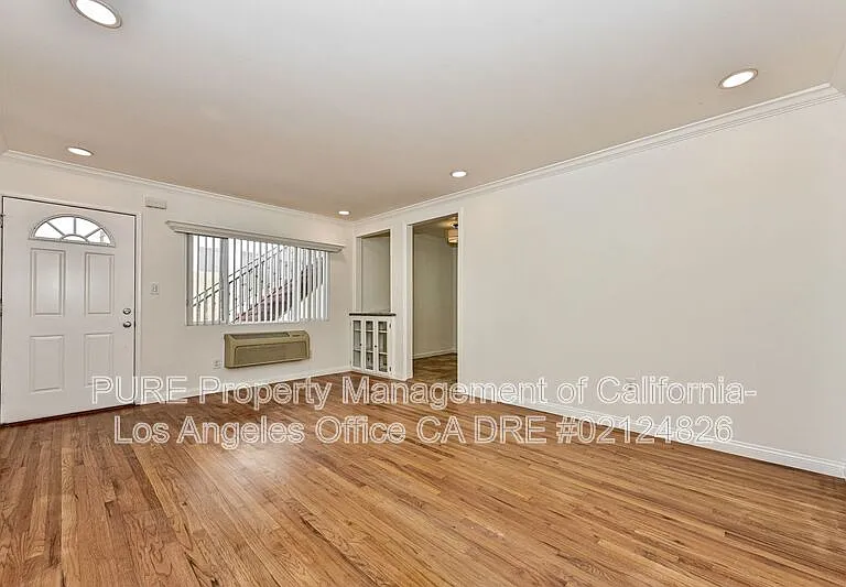 1527 Harvard St #2 — Photo 2