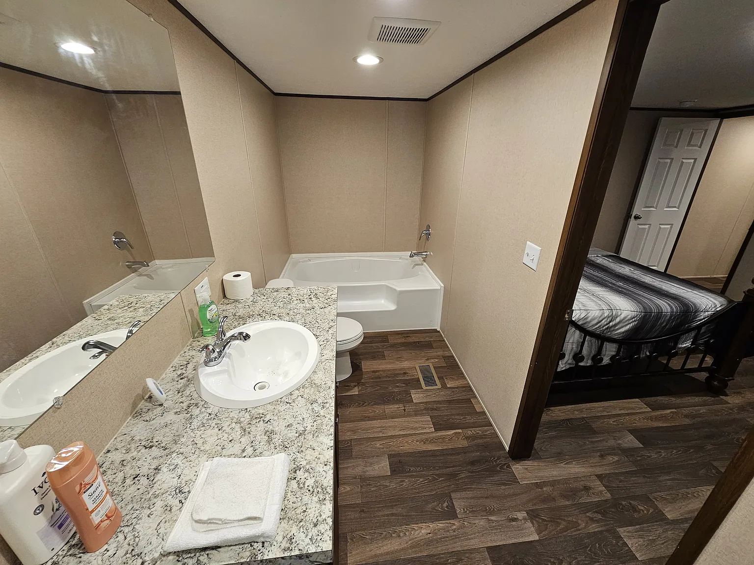 4 bed, $3,700 — Photo 4