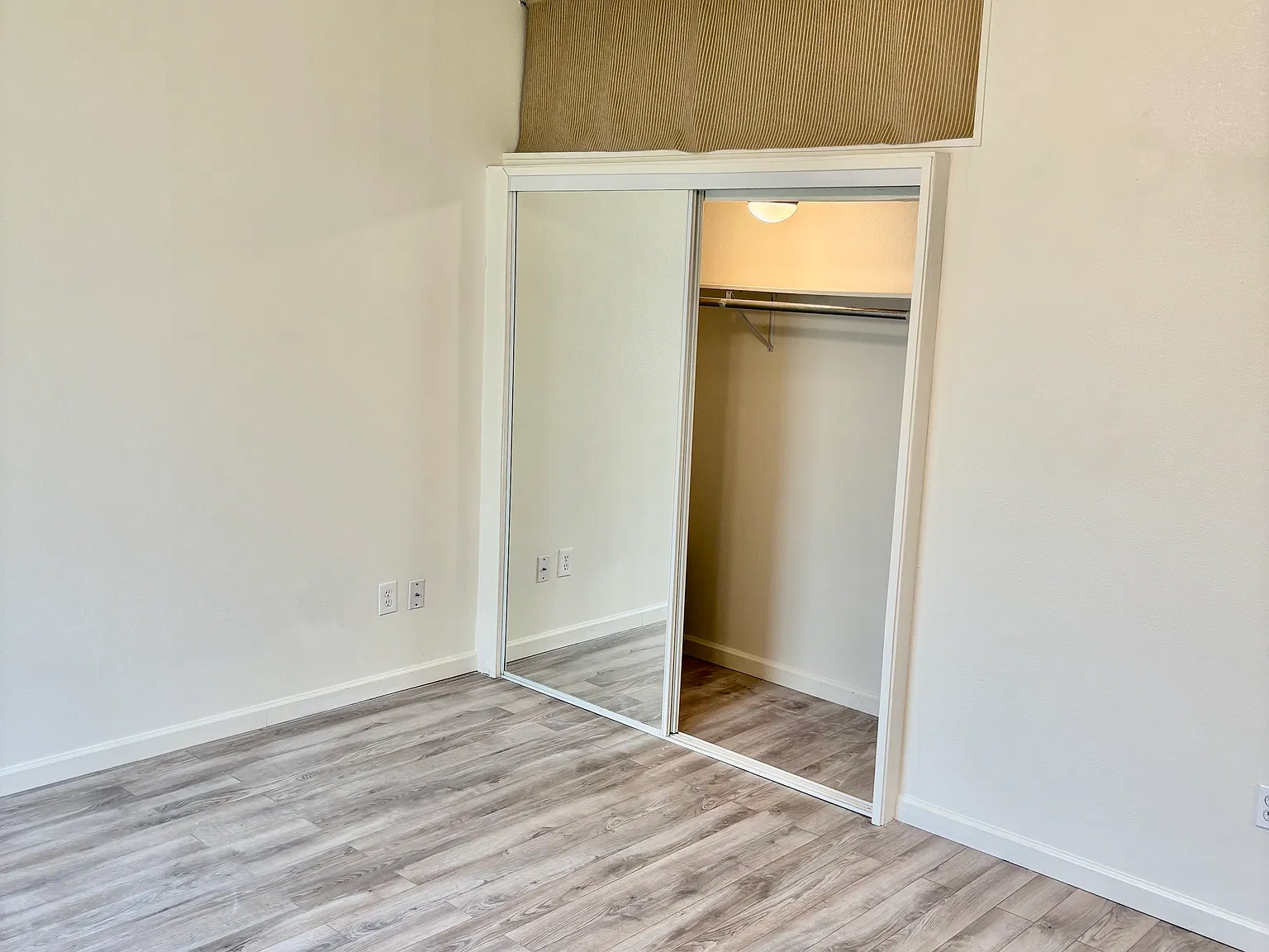 1 bed, 868 sqft, $1,750 — Photo 3