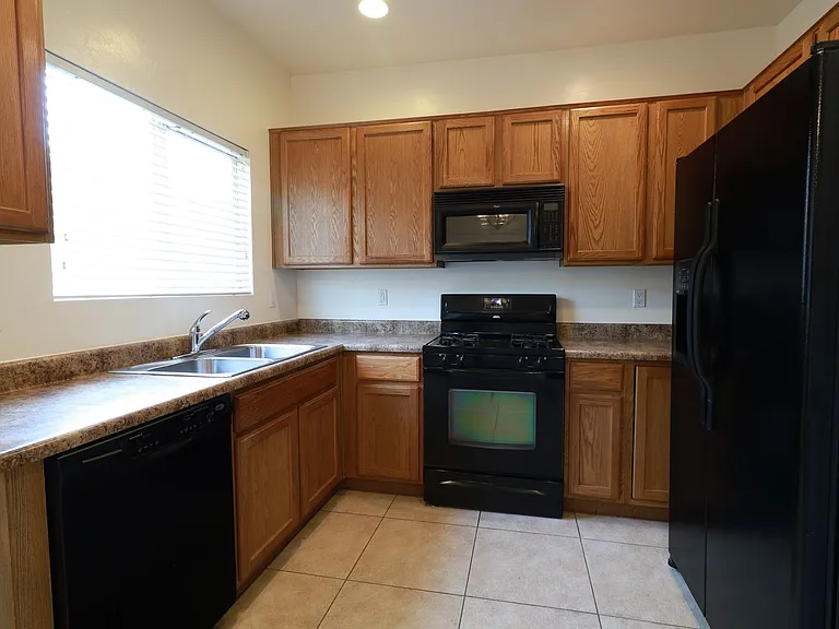 1696 W Blue Horizon St — Photo 2