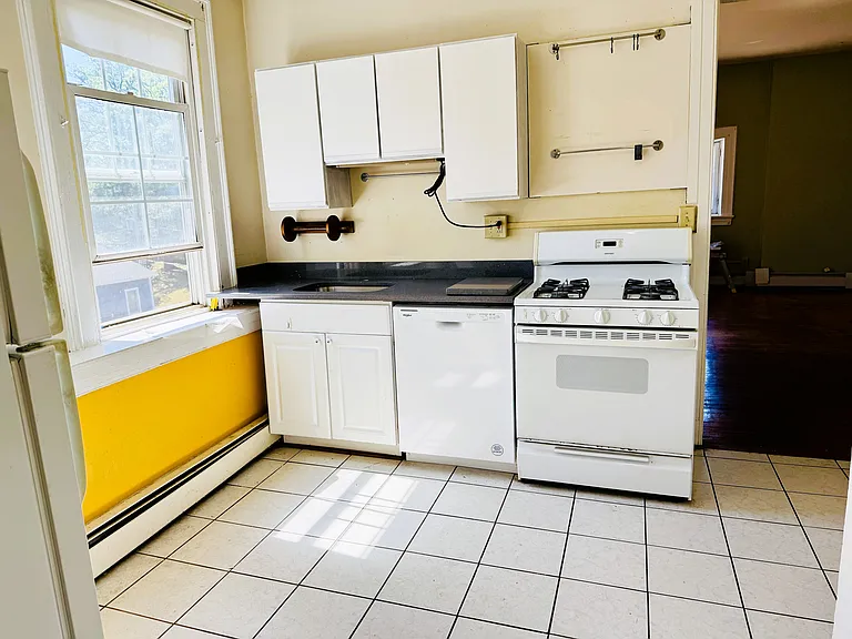 469 Whitney Ave #8-3 — Photo 12
