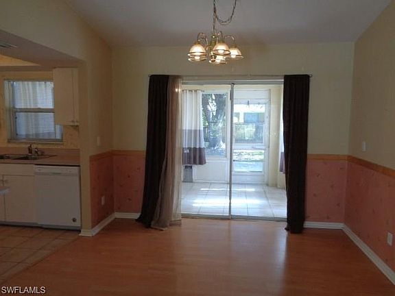4th image of 127 SE 21st Ter