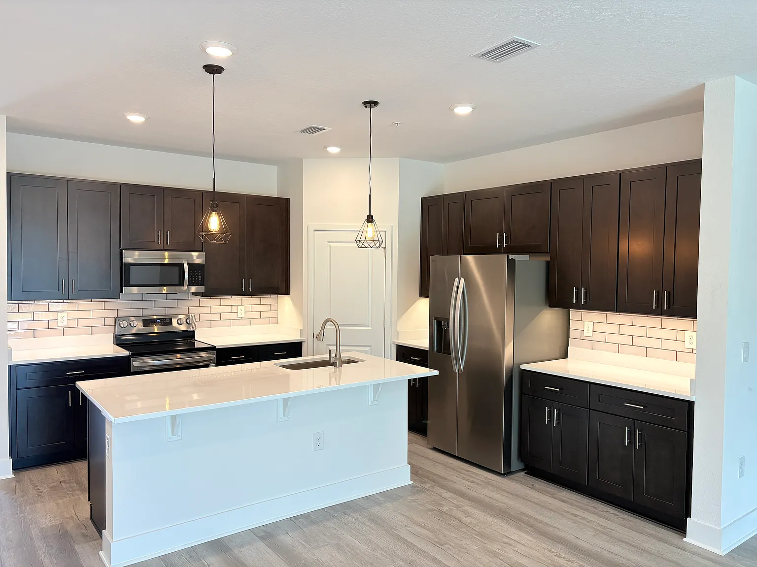 3 bed, 1935 sqft, $2,750 — Photo 2