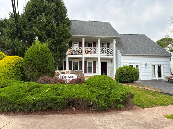 9601 Woodedge Dr, Burke, VA 22015