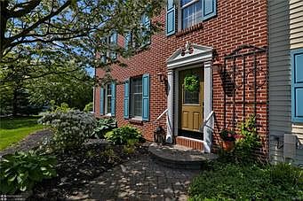 3rd image of 247 Longwood Dr