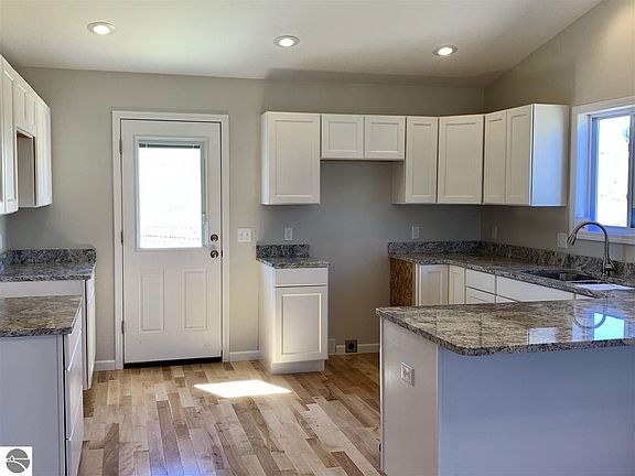 4th image of 1211 Umber Dr