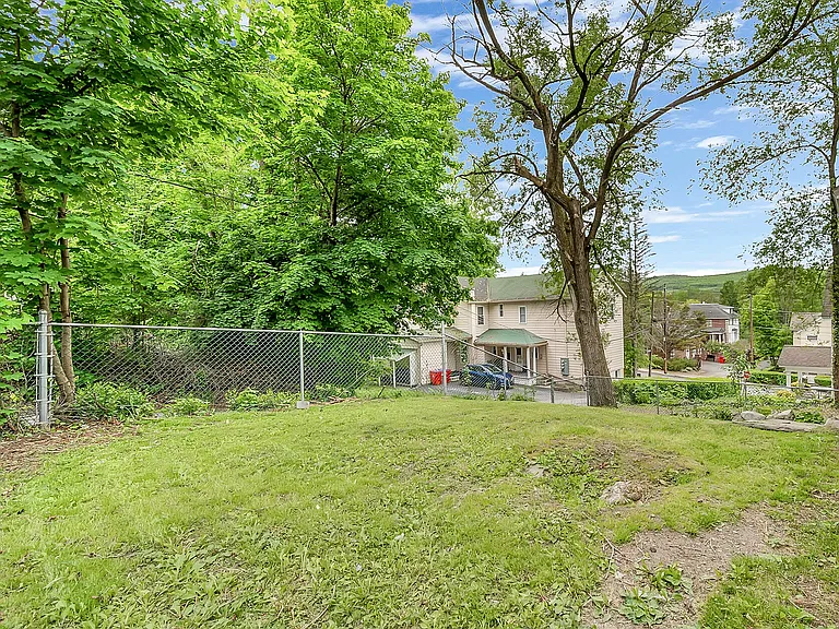 28 Rock St — Photo 3