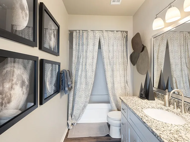 Full Bathroom
