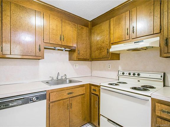 4th image of 42 Farmington Ave APT 2