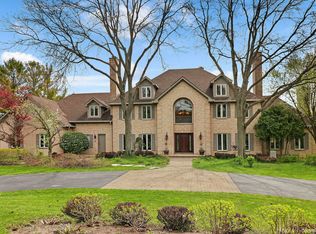 8 Oak Lake Dr, Barrington Hills, IL 60010