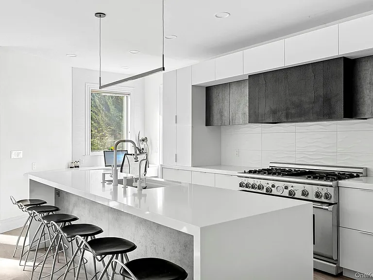144 Round Swamp Rd — Photo 1