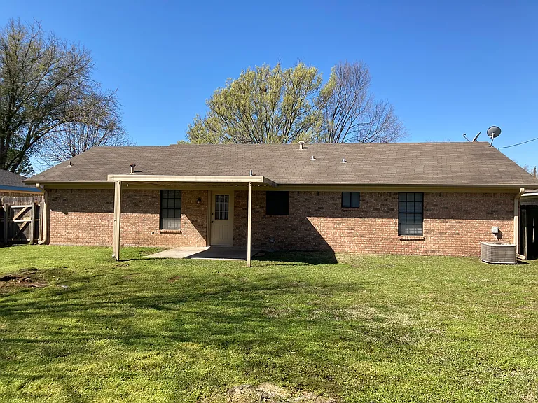 2433 Morris Dr — Photo 11