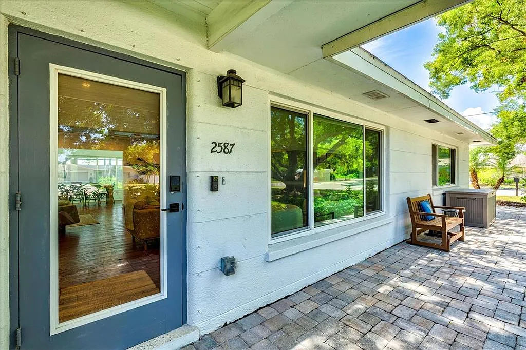 4 bed, 3.0 bath, 1928 sqft, $9,500 — Photo 1
