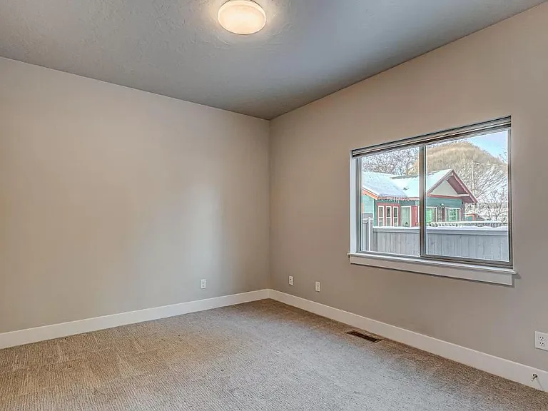 6416 W Glencrest Ln — Photo 13